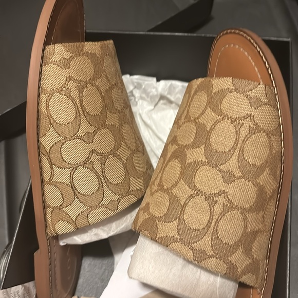 Women’s Coach slides - Picture 5 of 6